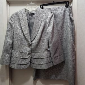 Gray John Meyer Collection 2 piece skirt suit